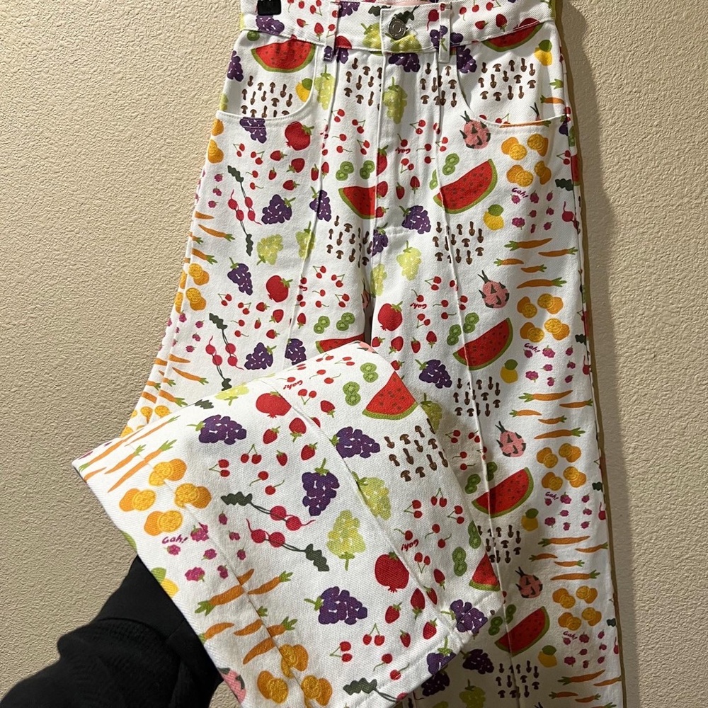 Lisa Says Gah farmers market fruit jeans 🍉🍊🍓🍇 - Picture 4 of 7